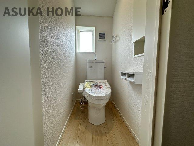 緑区上山　第７のトイレ|1階・2階各階にトイレ完備です。どちらも広々していて窓付きで換気もしやすいです。