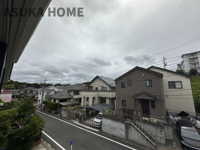 緑区上山　第７の展望|整然とした街並みを望む見通しの良い景色です。