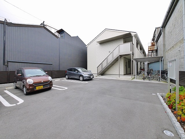 クイーンズパレス　さくらいの駐車場|駐車場に車を止められます