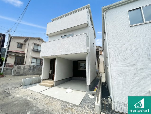 三島郡島本町東大寺　第1期　新築一戸建ての前面道路含む現地写真|周辺は閑静な住宅街！前面道路広々で車の出し入れも便利です。駐車が苦手な方でも安心して車庫入れできます！