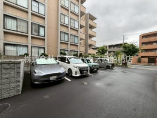 ザ・アークコート市川妙典の駐車場