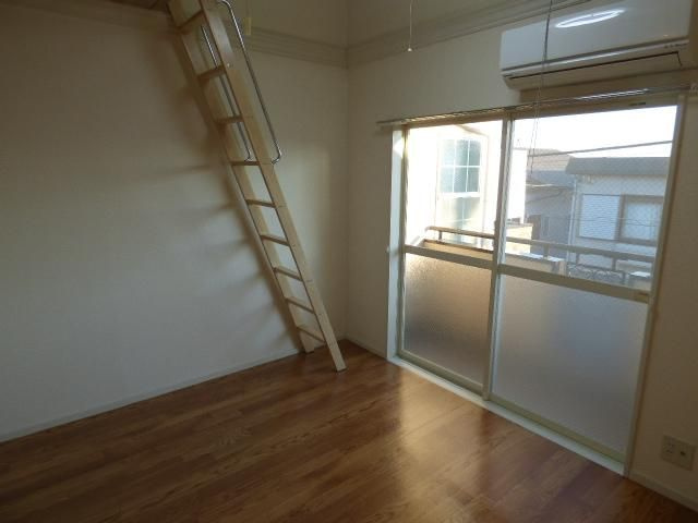 フローラ　Ⅱの居間・リビング