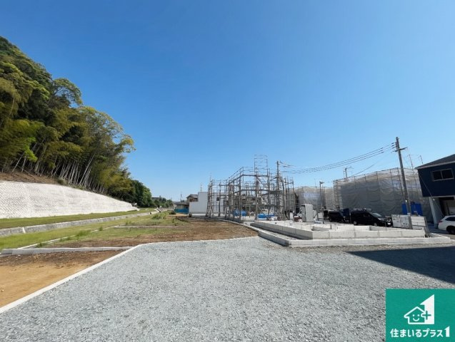 姫路市西庄　第3期　新築一戸建ての前面道路含む現地写真|周辺は落ち着いた街並みの住宅地！子育てがしやすい住環境です！まだ未完成ですが、現地でしかわからない事もございます。是非一度ご覧ください。