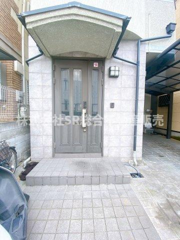 大蓮北3丁目中古戸建の玄関|売主様居住中ですが、実際に中を見ていただければイメージは変わると思います！
是非一度ご内覧下さいませ！