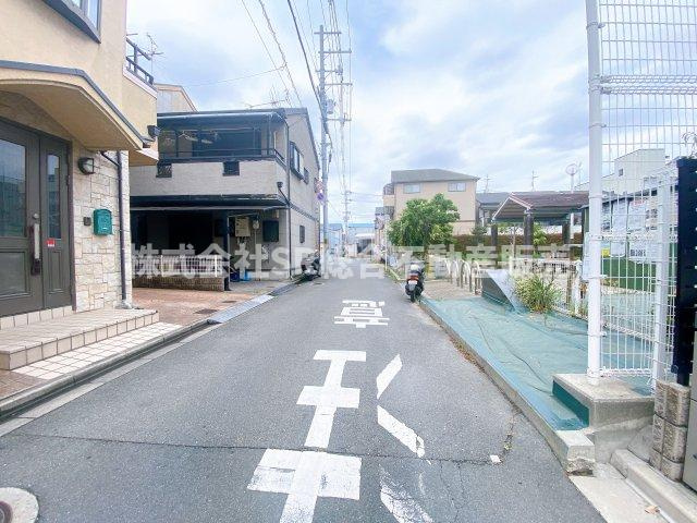 大蓮北3丁目中古戸建の前面道路含む現地写真|リフォームや住宅ローン・東大阪市の不動産の事なら弊社にお任せ下さいませ！
各地域の特徴・グルメ・裏道やその他、細かい情報等も熟知した
東大阪市出身のスタッフが新生活を送るお客様をサポート致します！
