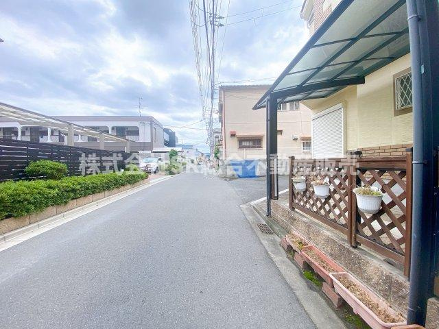 大蓮北3丁目中古戸建の前面道路含む現地写真|弊社は住宅ローンに自信がございます。
お客様にあった銀行をご紹介いたします。
お悩みの方は弊社までお気軽に
ご相談下さいませ。