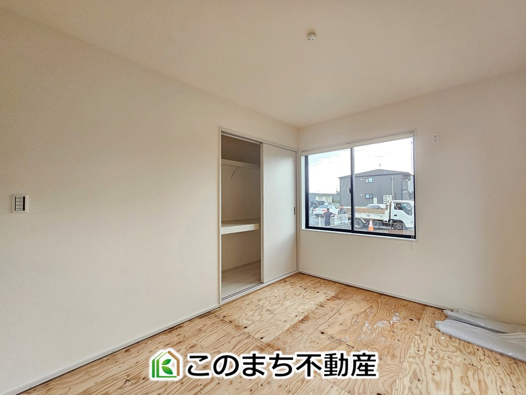 LiveleGarden.S上三川町上三川第11の和室|お子様のお昼寝にも便利な和室です。大きな窓から暖かな日差しが差し込みます♪