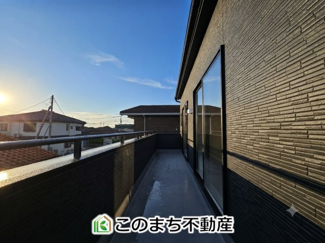 LiveleGarden.S上三川町上三川第11のバルコニー|南向きの大型バルコニーは陽当り良好で、たっぷりのお洗濯物もよく乾きます！