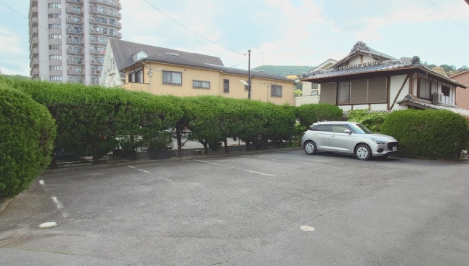 大津市南郷１丁目の店舗事務所の駐車場