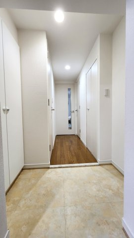 スカイコート神田弐番館の玄関