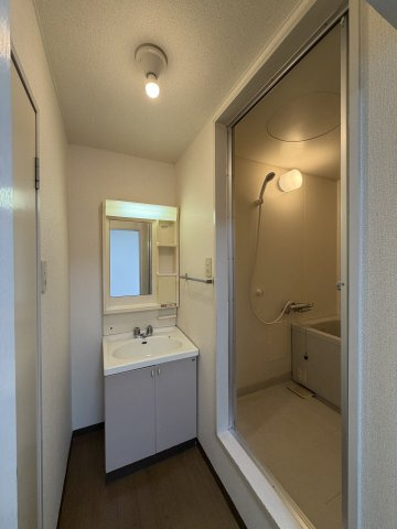 磐田市二之宮住居付店舗の洗面所|2階