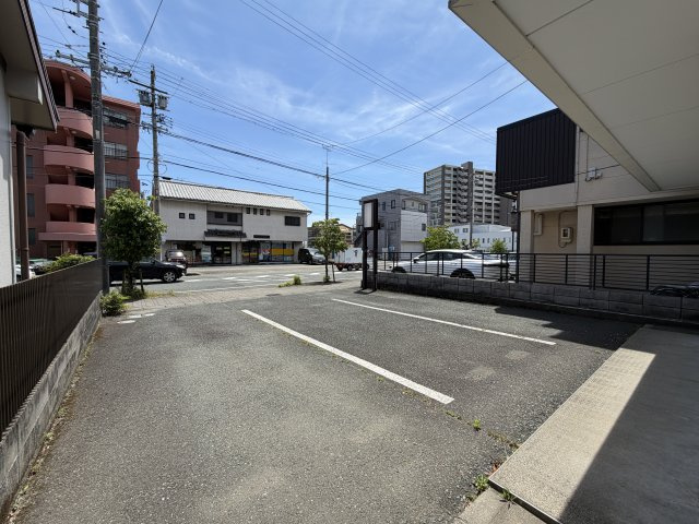 磐田市二之宮住居付店舗の駐車場
