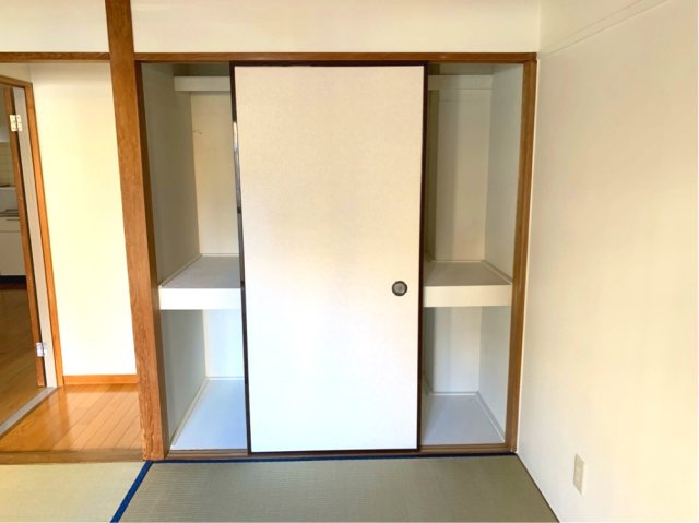 三鷹市下連雀８丁目の賃貸マンションの収納