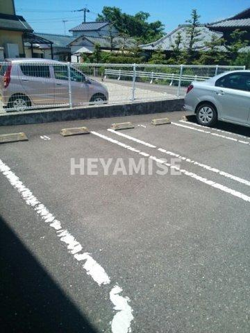 エクセレントの駐車場