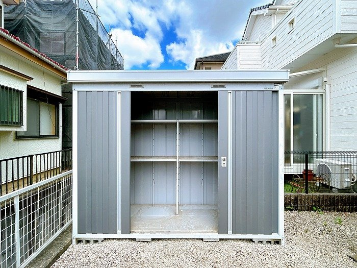 【中古戸建】知立市八橋町大流のその他|【倉庫】
◆お子様の外で遊ぶおもちゃや車の部品などをすっきりと倉庫にしまうことができます。広々としたお庭付きのため、BBQセットなども収納できます！　　　　　　　　　　　　　　　　　　　　　　　　　　