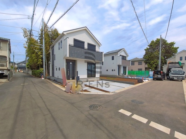 【前面道路含む現地写真】 | 西東京市中町１丁目　新築戸建て　A号棟 | 高く青い空を感じて暮らす街並みの一角、静かな暮らしを送れます