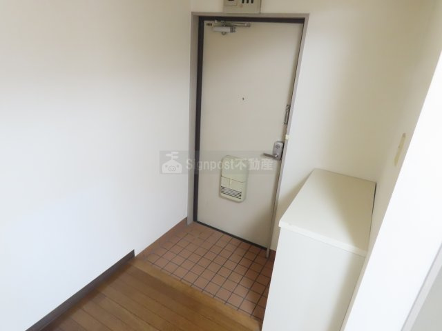 ツーエムビル勝山の玄関