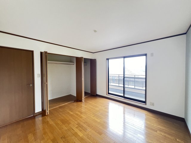 五條市田園5丁目の子供部屋|洋室8帖　大容量クローゼット付き
