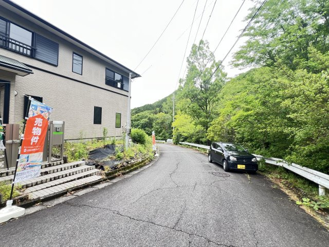 五條市田園5丁目の前面道路含む現地写真