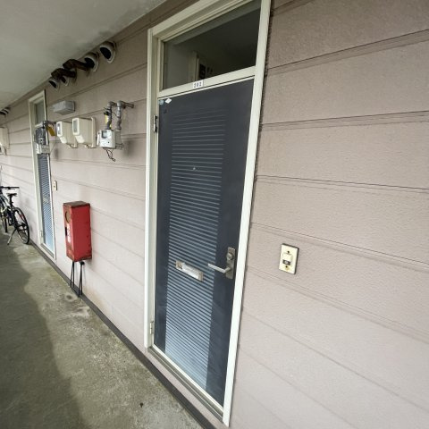 ハッピーハイツ2の玄関