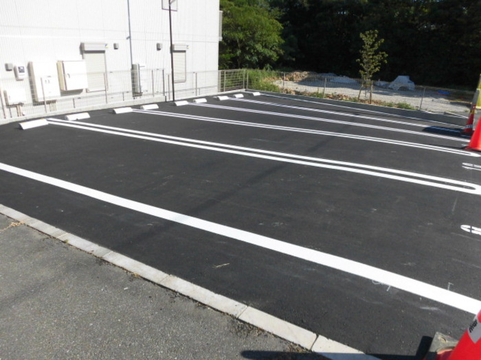 レーネ鈴蘭の駐車場