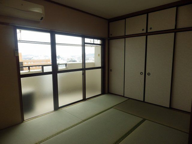 【居間・リビング】 | シュロス鵜の森 | ※同物件別室参考写真