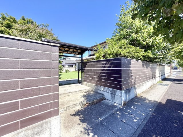 【中古戸建】伊勢崎市今泉町2丁目の外観|■外観｜閑静な住宅街で始める新しい暮らし♪開放的な毎日をあなたへ(^^♪