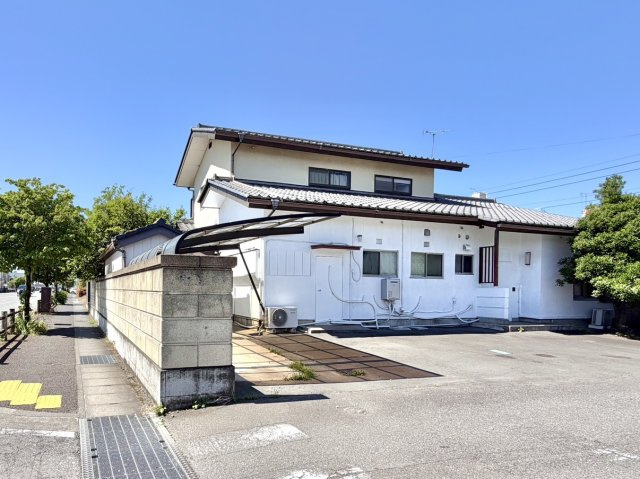 【中古戸建】伊勢崎市今泉町2丁目の外観|■外観｜シンプルなデザインでありながらも「個性」を損なわず、お客様一人ひとりの暮らし方にフィットします♪