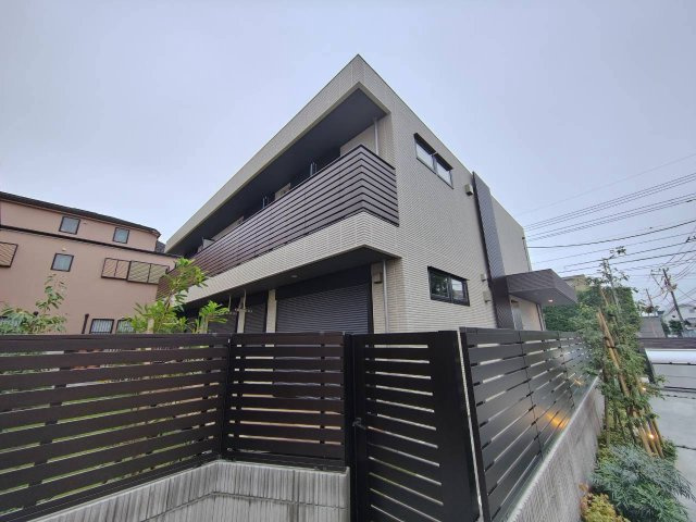 Maison de Brun Pose A（ﾒｿﾞﾝﾄﾞﾌﾞﾗﾝｴｰ）