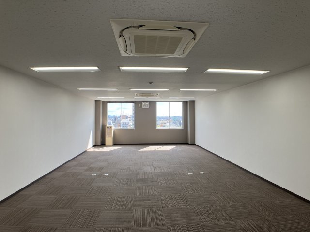 NYビルの内装|壁面間仕切りは撤去致します。