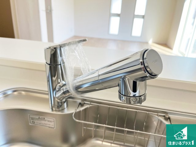 姫路市西庄　第3期　新築一戸建ての設備|浄水器を内蔵！炊飯時、お茶を作る時に安心してお水を使えます！お湯と冷水、浄水と原水、シャワーの切替えもワンタッチです！