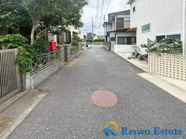 中古戸建　藤沢市辻堂5丁目の前面道路含む現地写真