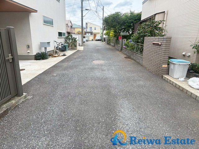中古戸建　藤沢市辻堂5丁目の前面道路含む現地写真