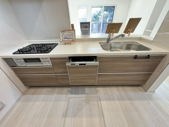 港区春田野2丁目｜名古屋市の戸建ならホームアップのキッチン|【売主施工例】食器洗浄機が後片付けをサポート！食事後の家族のくつろぎタイムをゆっくりもてます♪