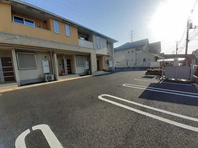 パーク　サイド　エイシュウの駐車場|駐車スペースもあります