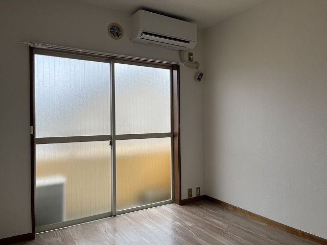 秦野市下大槻の賃貸マンションの洋室