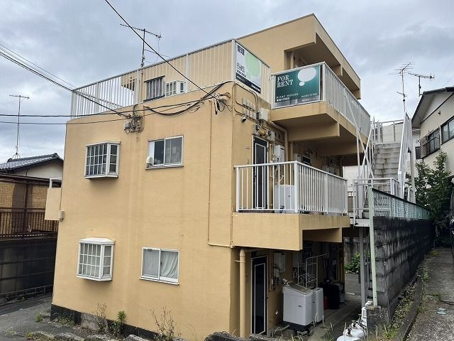 秦野市下大槻の賃貸マンションの外観