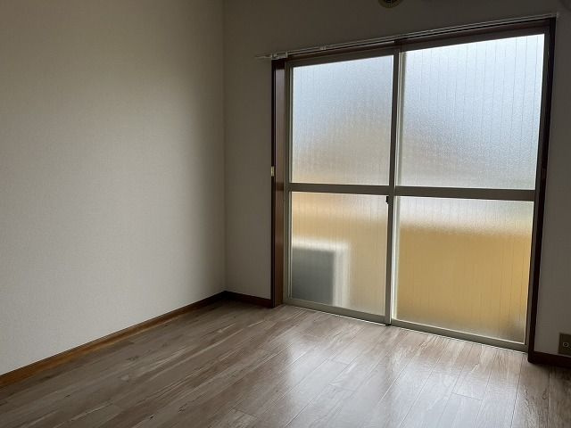 秦野市下大槻の賃貸マンションの居間・リビング