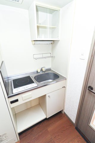 ダイナコート久留米本町　2階のキッチン|別号室のもの（反転タイプ）です。現状優先です。