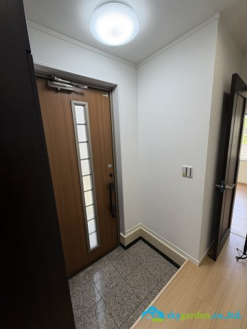 平塚市東真土4丁目　中古戸建の玄関