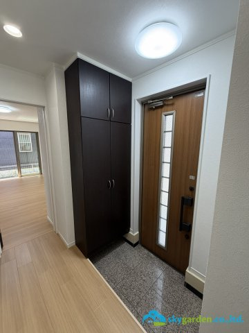 平塚市東真土4丁目　中古戸建の玄関