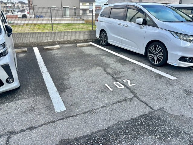 メゾンプランタニエールの駐車場