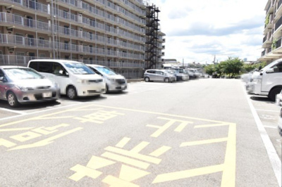 【駐車場】 | 千里台スカイハイツB棟 | こちらのサイトに掲載されている全ての物件が、当社にてご紹介可能です！気になる物件がありましたら、弊社スタッフまでお気軽にお問合せ下さいませ。