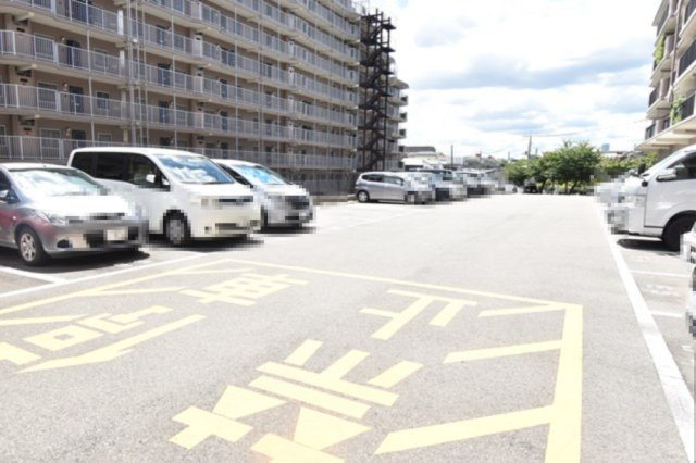 【駐車場】 | 千里台スカイハイツB棟 | こちらのサイトに掲載されている全ての物件が、当社にてご紹介可能です！気になる物件がありましたら、弊社スタッフまでお気軽にお問合せ下さいませ。