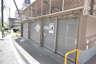 【その他】 | 千里台スカイハイツB棟 | 現在ご返済中のカーローン・カードローン・教育ローンなどを住宅ローンに一本化したり、家具家電購入費用・引越し費用を住宅ローンと組み合わせるなど、お客さまにメリットの多い住宅ローンのご提案が可能です。