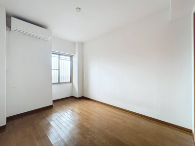 【寝室】 | リーブル末長 | ※同建物ほかのお部屋の写真です。