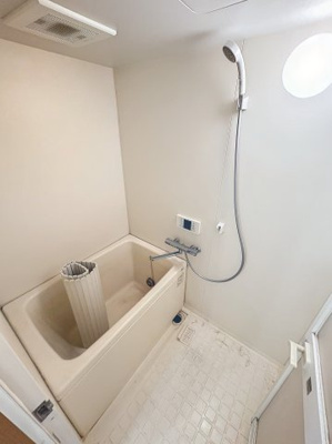 【浴室】 | リーブル末長 | ※同建物ほかのお部屋の写真です。