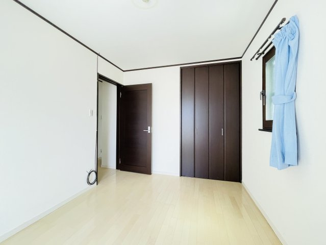 岡崎市坂左右町の収納|豊富な数のクローゼットには、衣類、日用品、家族の思い出まで大切に保管できます♪