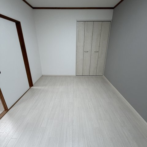 センチュリービラの洋室|明るい洋室です