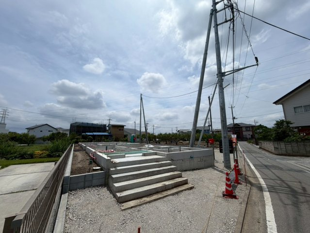 【前面道路含む現地写真】 | 高崎市新町　新築住宅